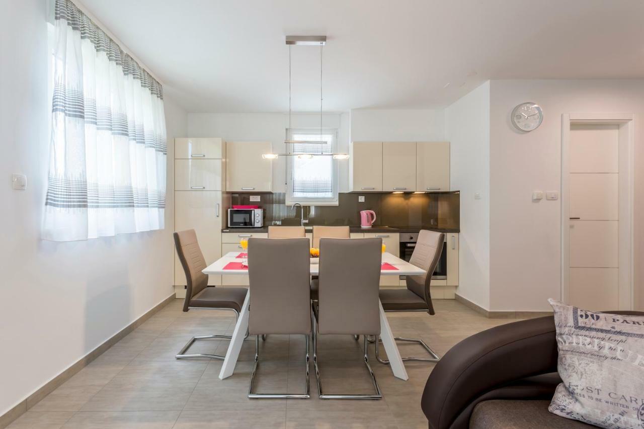 Apartments Villa 19 Подстрана Экстерьер фото