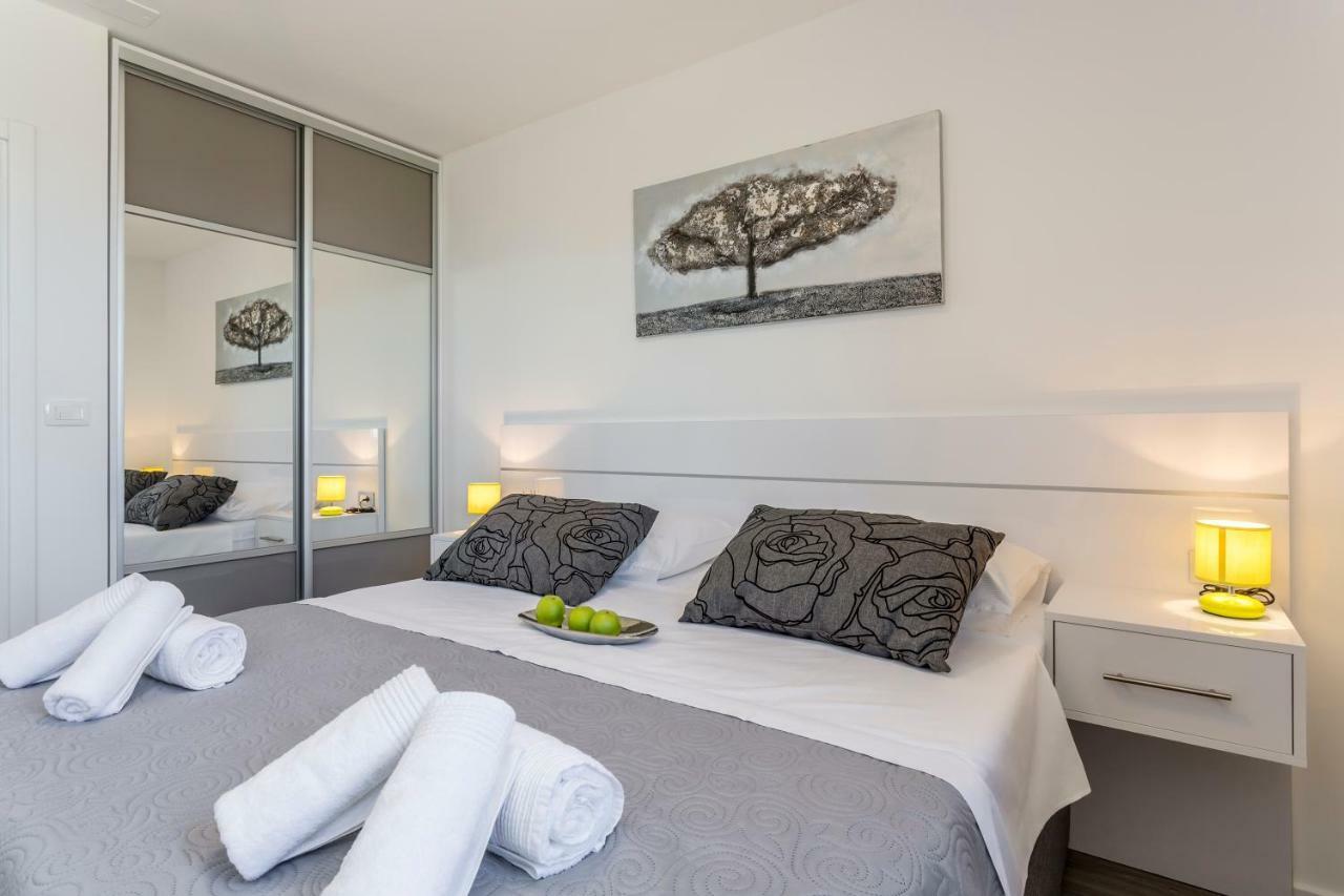 Apartments Villa 19 Подстрана Экстерьер фото